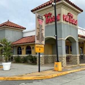 Pollo Tropical (Brisas del Golf)